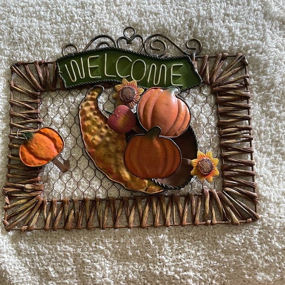 Fall decor 🎃🍁 - Picture 1 of 4